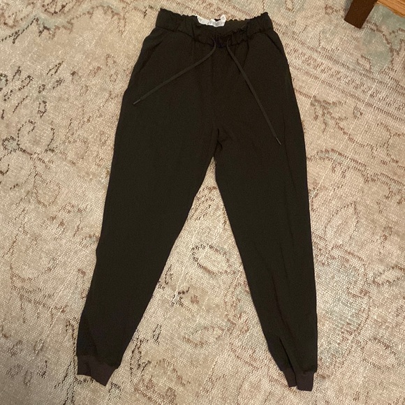 Lululemon High Rise Joggers *full length* - Picture 3 of 4